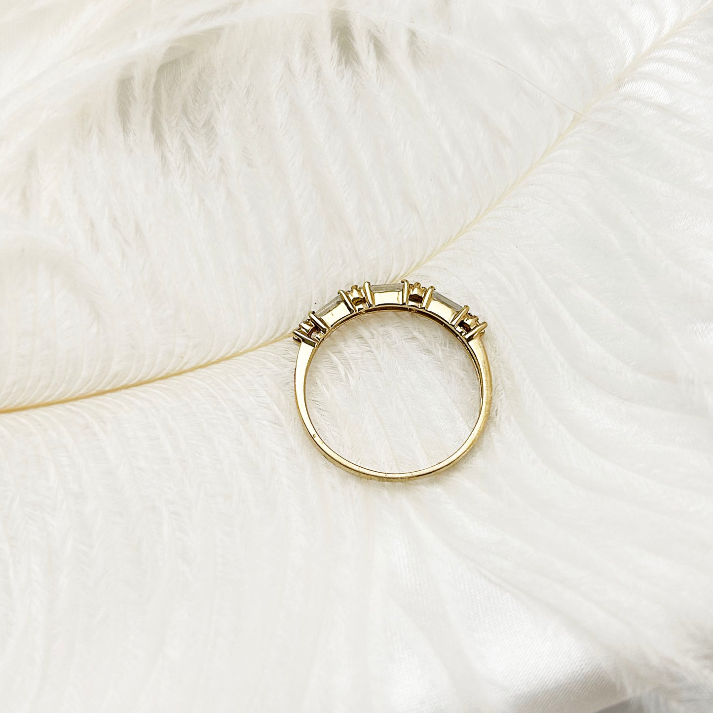 Vintage 9ct Gold Aquamarine & Diamond Ring